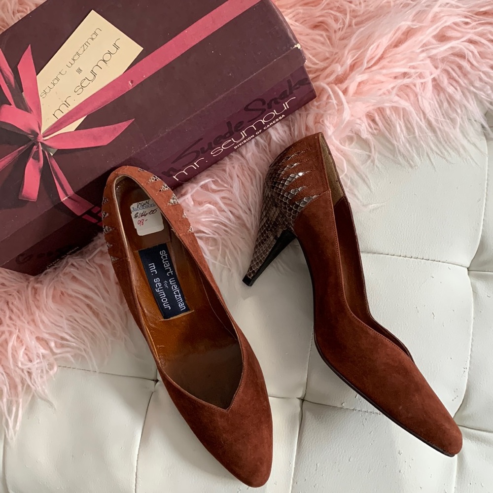 STUART WEITZMAN Vintage Mr. Seymour Suede Heels IOB